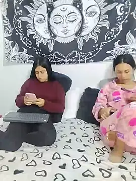 Snapshot of emily_n_abby chatting on 28, 5, 2026 emily n abby online show from 28, 5, 2026