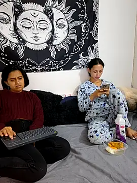 Snapshot of emily_n_abby chatting on 6, 7, 2026 emily n abby online show from 6, 7, 2026