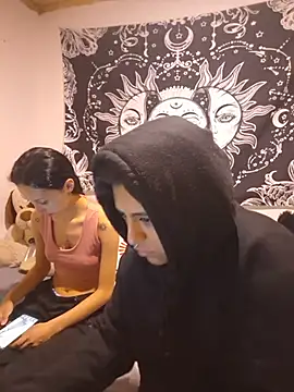 Snapshot of emily_n_abby chatting on 21, 7, 2026 emily n abby online show from 21, 7, 2026