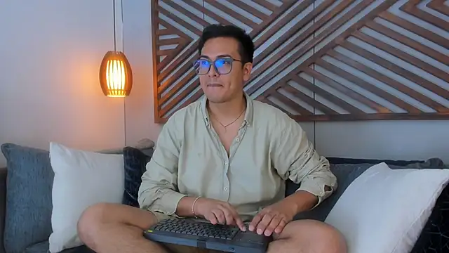 Snapshot of JohnBelRose chatting on 24, 10, 2025 JohnBelRose online show from 24, 10, 2025