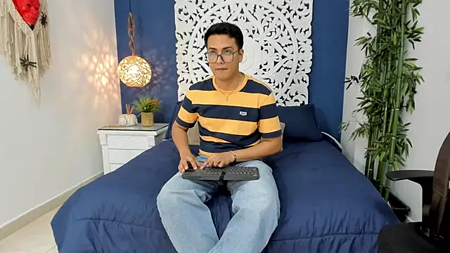 Snapshot of JohnBelRose chatting on 25, 10, 2025 JohnBelRose online show from 25, 10, 2025