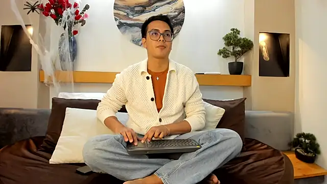 Snapshot of JohnBelRose chatting on 3, 11, 2025 JohnBelRose online show from 3, 11, 2025