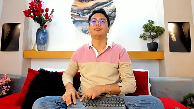 Snapshot of JohnBelRose chatting on 4, 11, 2025 JohnBelRose online show from 4, 11, 2025