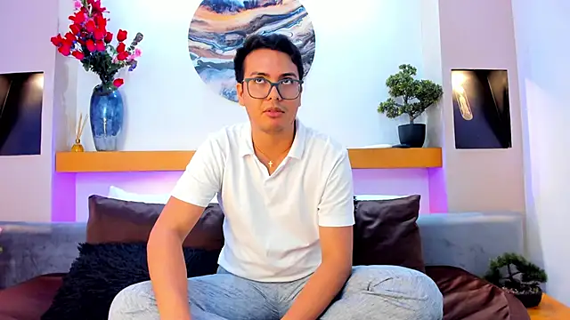 Snapshot of JohnBelRose chatting on 7, 11, 2025 JohnBelRose online show from 7, 11, 2025