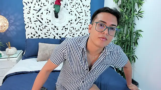 Snapshot of JohnBelRose chatting on 17, 11, 2025 JohnBelRose online show from 17, 11, 2025