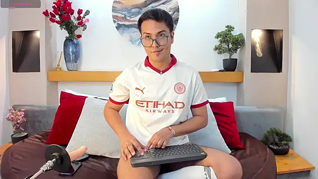 Snapshot of JohnBelRose chatting on 5, 12, 2025 JohnBelRose online show from 5, 12, 2025