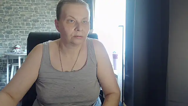 Snapshot of Diamond_Bite chatting on 17, 10, 2025 Diamond Bite online show from 17, 10, 2025