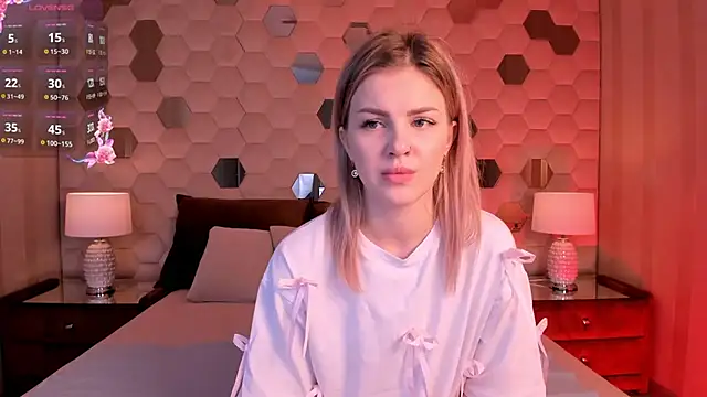 Naomi Secret online show from 6, 11, 2025