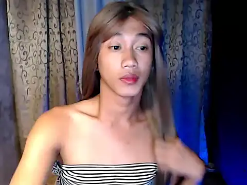 Snapshot of taylaxuxu chatting on 2, 2, 2026 taylaxuxu online show from 2, 2, 2026