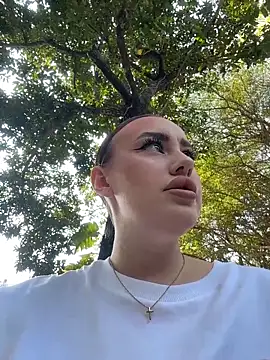 KiraSunshine online show from 2, 2, 2026