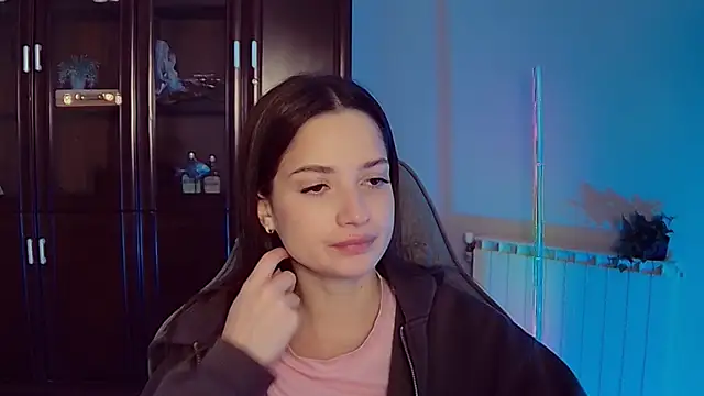 KiraVair online show from 12, 11, 2025