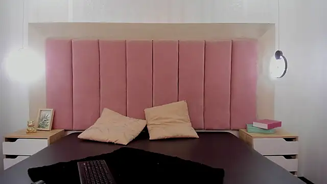 Isabella Marsh online show from 25, 11, 2025