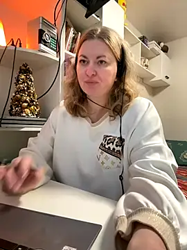 Amelia-Diamond online show from 5, 12, 2025