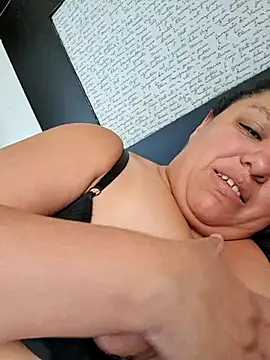 Snapshot of Alondrabb80 chatting on 2, 12, 2025 Alondrabb80 online show from 2, 12, 2025