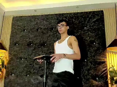 the fenix boy online show from 2, 11, 2025