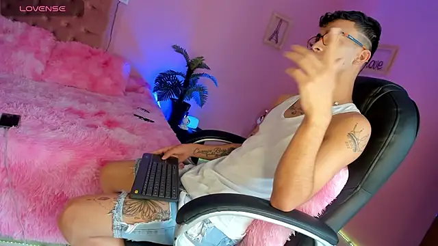 the fenix boy online show from 3, 12, 2025