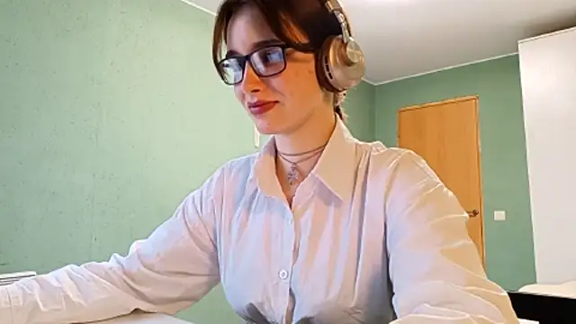 Snapshot of IcyKleys chatting on 19, 10, 2025 IcyKleys online show from 19, 10, 2025