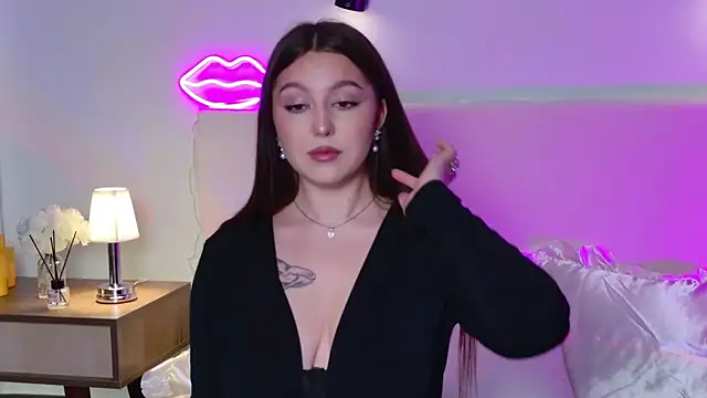  Tessa May  online show from 31, 10, 2025