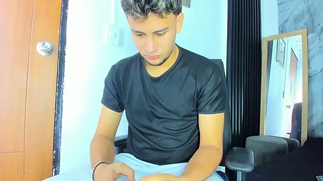 Alan-Smith1 online show from 4, 12, 2025