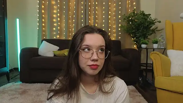 FabiolaCowing online show from 4, 11, 2025