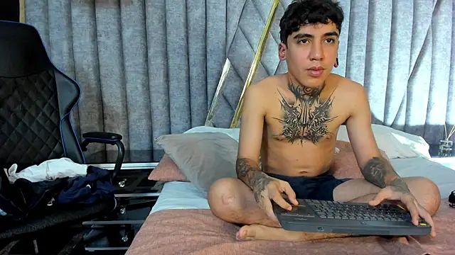 Snapshot of SantiOlsen chatting on 19, 10, 2025 SantiOlsen online show from 19, 10, 2025