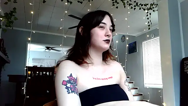 Trickylucy555 online show from 4, 4, 2026