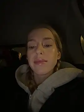 kira mia online show from 1, 12, 2025