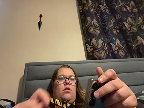 Scarletcum22 online show from 5, 11, 2025