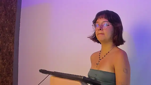 Ivy  storm online show from 3, 11, 2025