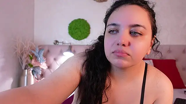 MoniqueJade online show from 8, 11, 2025