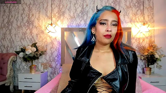 Snapshot of Cristall_ravven chatting on 21, 10, 2025 Cristall ravven online show from 21, 10, 2025