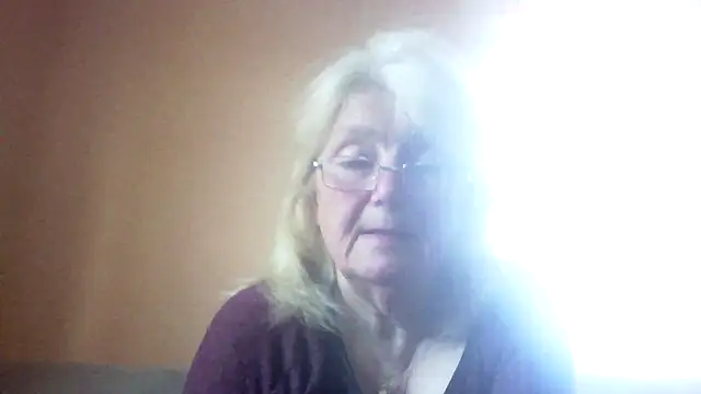 AmyLove353 online show from 28, 4, 2026