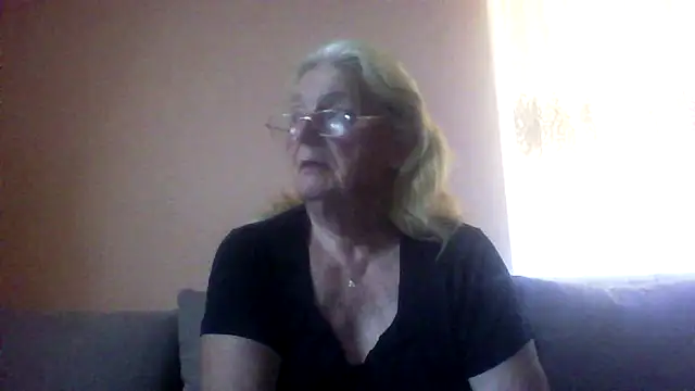 AmyLove353 online show from 4, 7, 2026