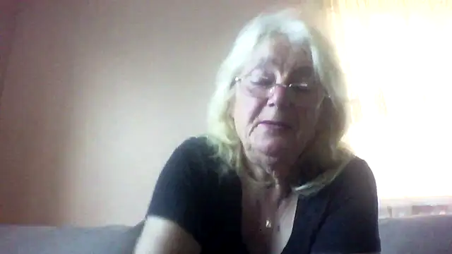 AmyLove353 online show from 28, 7, 2026