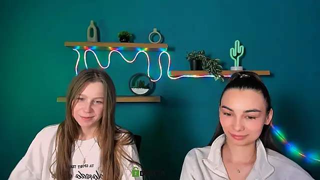 kira light   online show from 4, 12, 2025