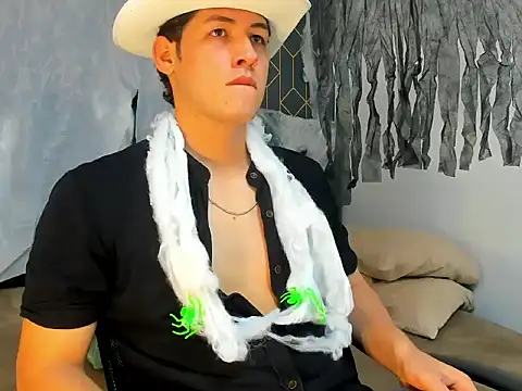 Snapshot of thomas_lester chatting on 31, 10, 2025 thomas lester online show from 31, 10, 2025