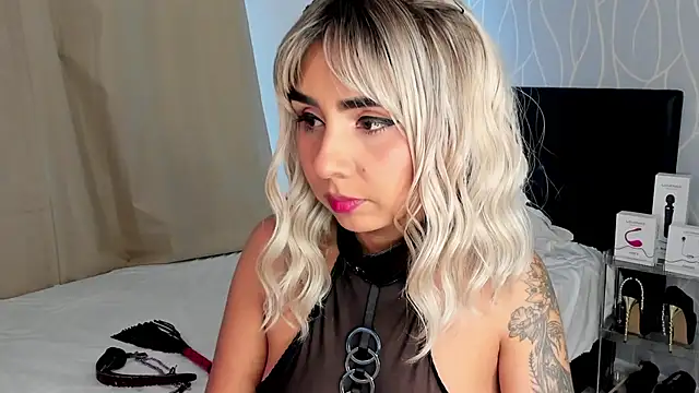 Emilyvalk  online show from 14, 12, 2025