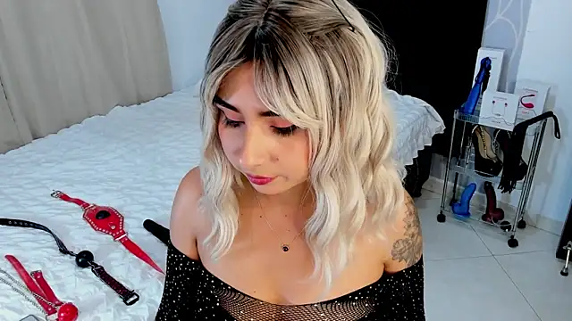 Snapshot of Emilyvalk_ chatting on 4, 2, 2026 Emilyvalk online show from 4, 2, 2026