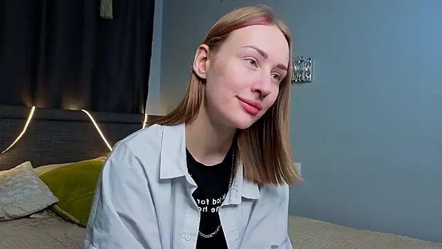 ZolaDickmann online show from 5, 11, 2025