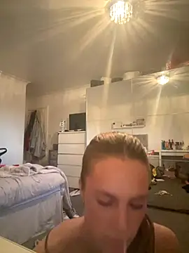 Snapshot of DaisyLoverxox chatting on 31, 10, 2025 DaisyLoverxox online show from 31, 10, 2025