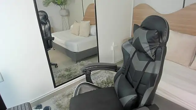 mia collins96 online show from 26, 11, 2025