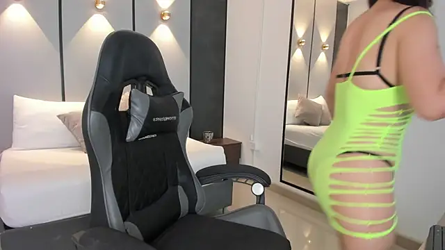 mia collins96 online show from 1, 3, 2026