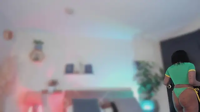 Snapshot of YariRose chatting on 15, 6, 2026 YariRose online show from 15, 6, 2026