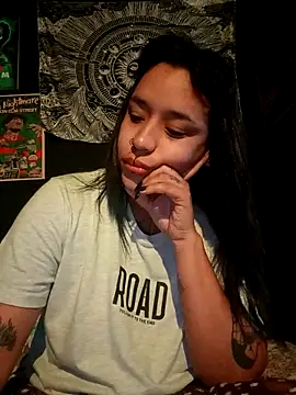 Isis Bathory online show from 9, 11, 2025