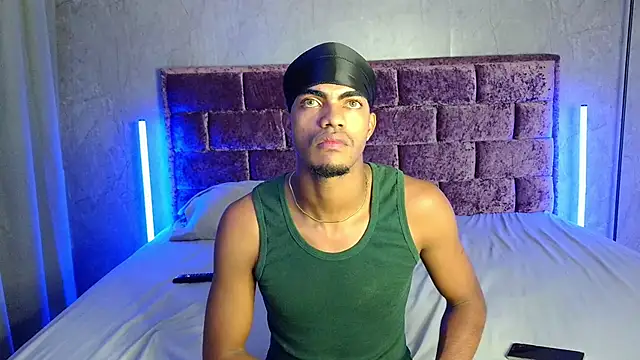Snapshot of richardd2212 chatting on 14, 6, 2026 richardd2212 online show from 14, 6, 2026