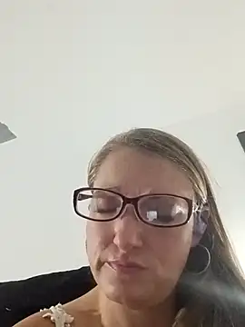 creamylittlecupcake online show from 23, 10, 2025