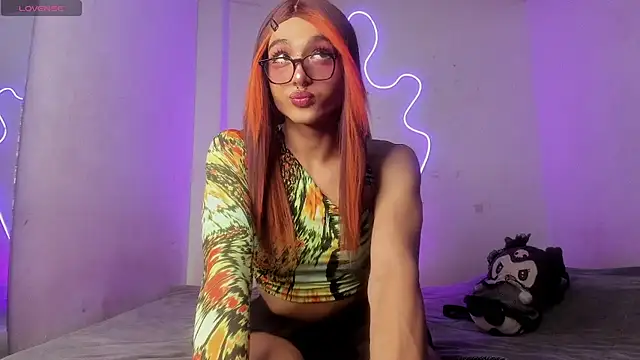 Mika  velvet online show from 20, 11, 2025