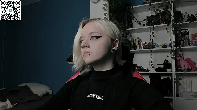 Holy Mistress S online show from 28, 11, 2025