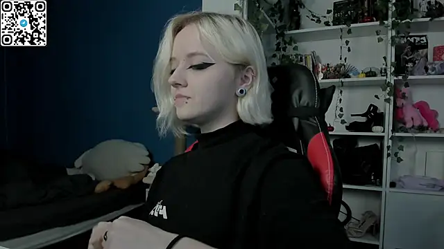 Holy Mistress S online show from 30, 11, 2025