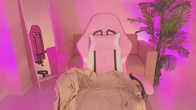 Linda Sweetiest online show from 5, 12, 2025